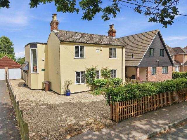 House for sale in Dale Hill, Essex