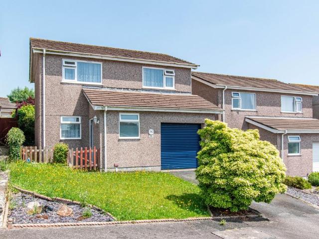 House for sale in Lamellion, Cornwall