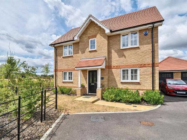 House for sale in Yateley, Moulsham Green