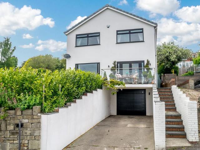 House for sale in Overthorpe, West Yorkshire