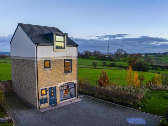 House for sale in Hazelhurst, Bury