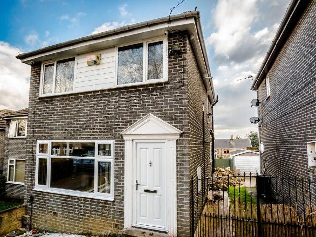 House for sale in Huddersfield, West Yorkshire