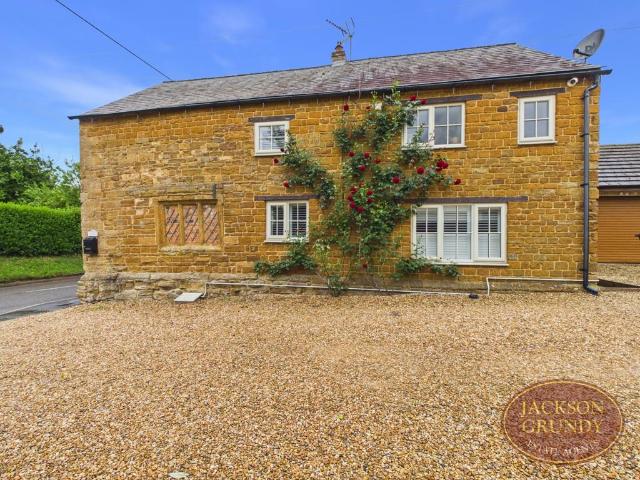 House for sale in Long Buckby, Northamptonshire