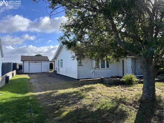 House for sale in Trearddur, Ynys Môn / Isle of Anglesey