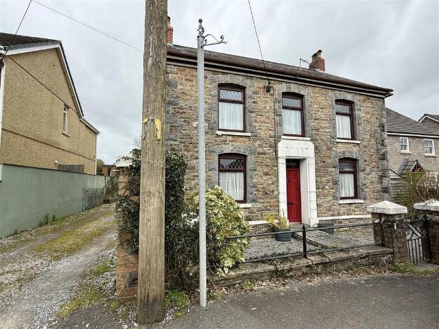 House for sale in Llannon, Cefneithin