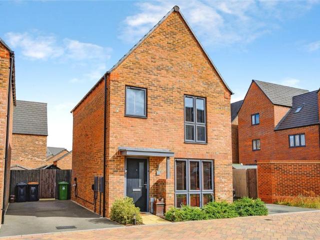 House for sale in Houghton Regis, Bedfordshire