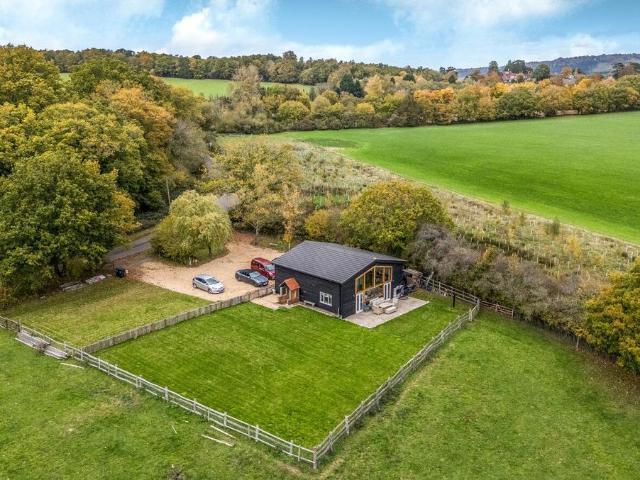 House for sale in Holmwood, Pachesham Park