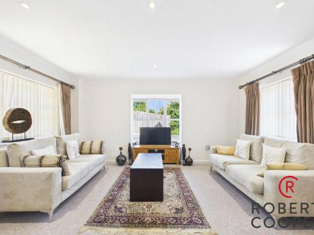 House for sale in Northwood, Greater London