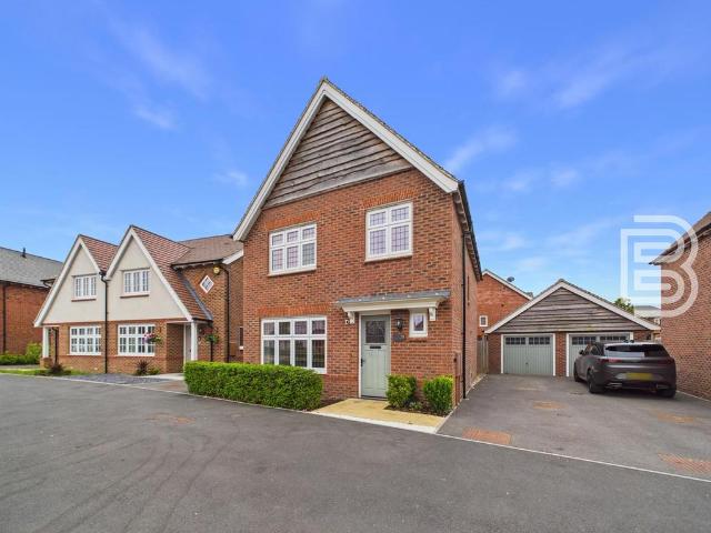 House for sale in Houlton, New Bilton