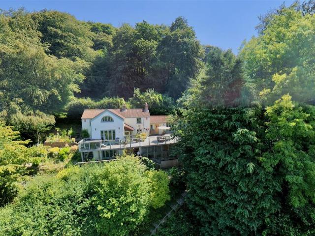 House for sale in Bromsberrow Heath, Gloucestershire