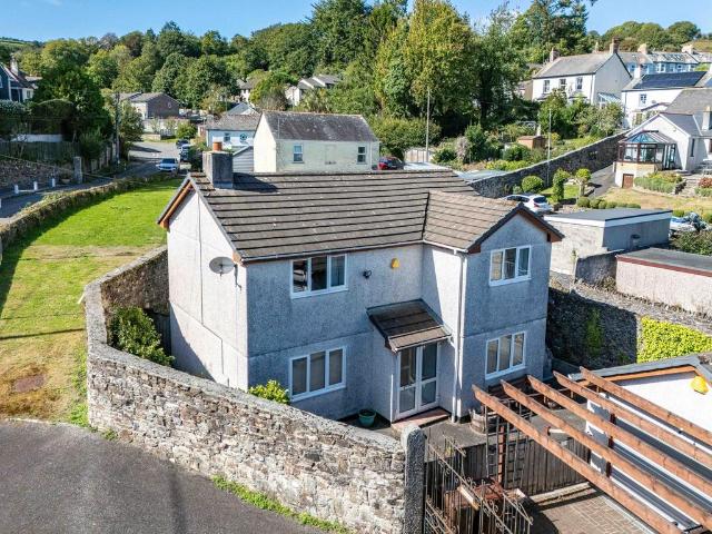 House for sale in Lostwithiel, Cornwall