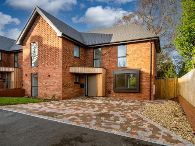 House for sale in Stourbridge, West Midlands