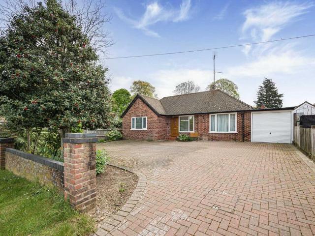 House for sale in Henley-on-Thames, Berrick Salome