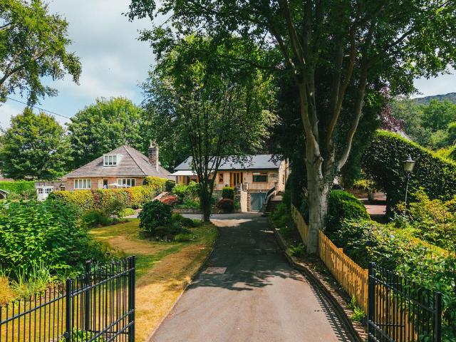 House for sale in Froggatt, East Midlands