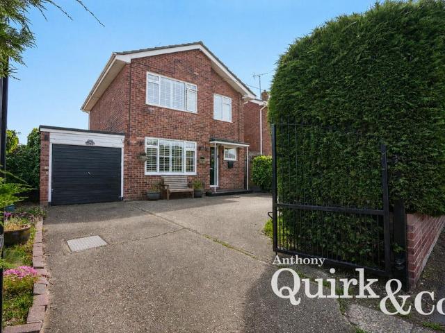 House for sale in Canvey Island
