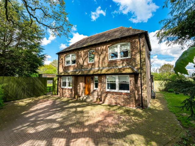 House for sale in Plumley