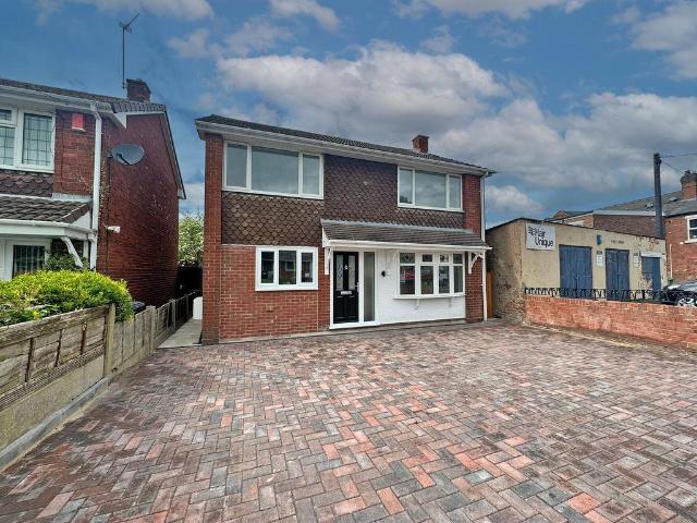 House for sale in Landywood, Great Chatwell