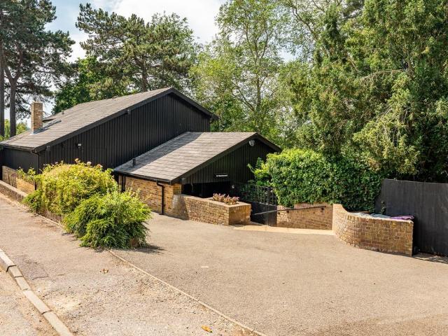 House for sale in Kings Hill, Colliers End