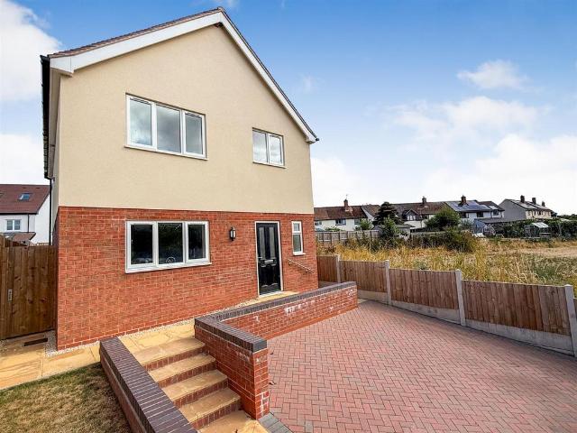 House for sale in Pentre, Wilcott
