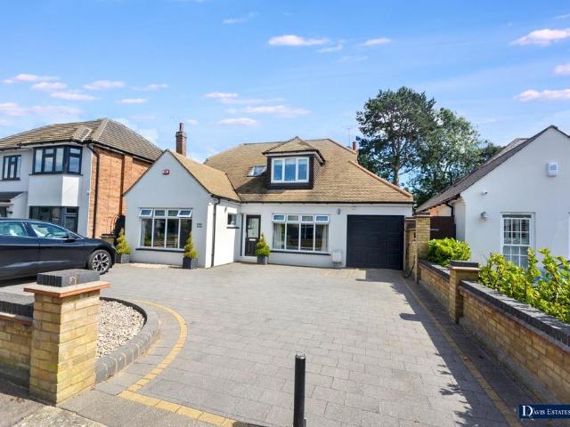 House for sale in London Borough of Havering, Greater London