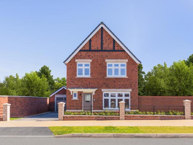 House for sale in Eaton