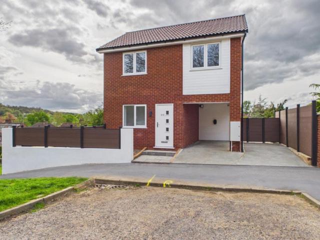 House for sale in Moorend, Pouchen End