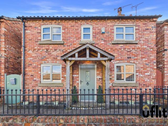 House for sale in Tickhill, South Yorkshire