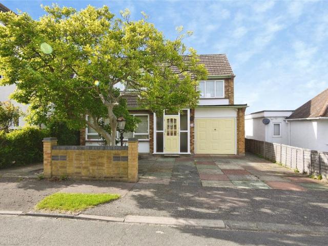 House for sale in Pilgrims' Hatch, Navestock Side