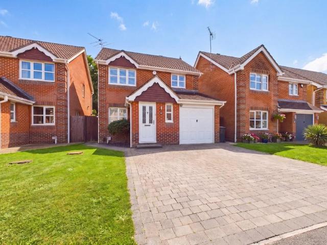 House for sale in The Crescent, Farnborough