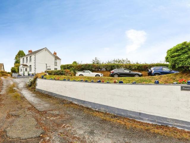 House for sale in Llandyfaelog, Croesyceiliog