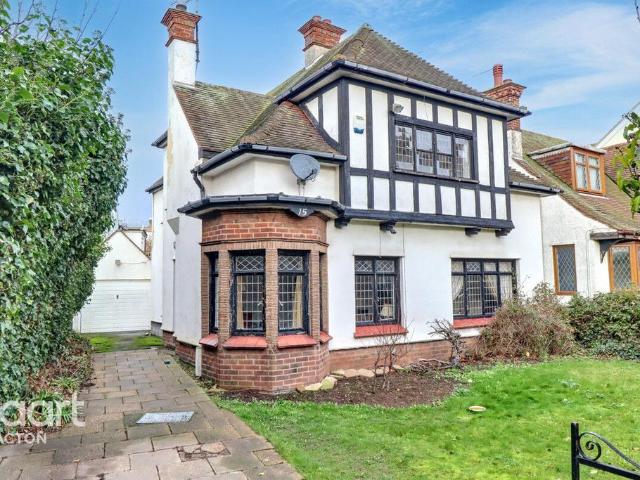 House for sale in Dale Hill, Essex