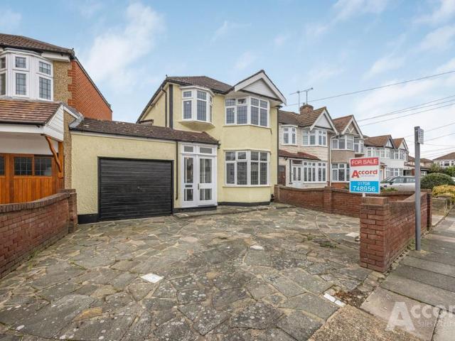 House for sale in Gidea Park, Greater London