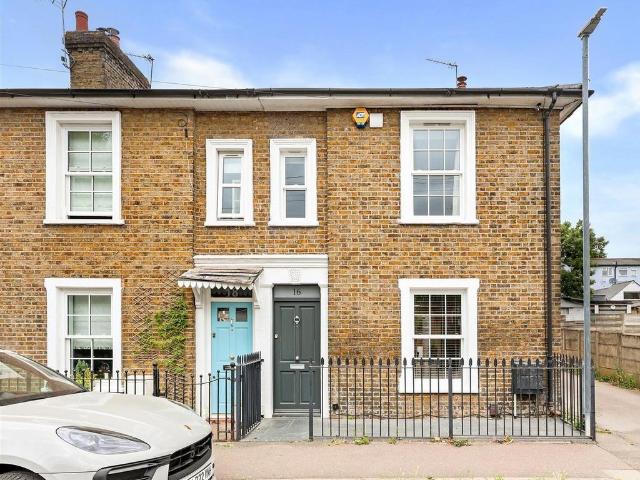 House for sale in Ivy Chimneys, Epping