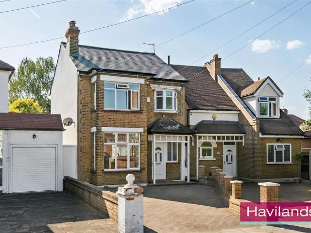 House for sale in Bowes, Greater London