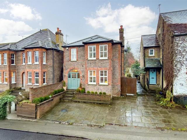 House for sale in Hatching Green, Five Acres
