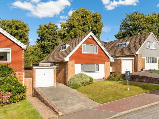 House for sale in Broadwater Down, Sandown Park