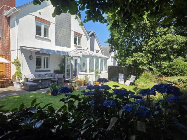 House for sale in Weir Quay, Devon