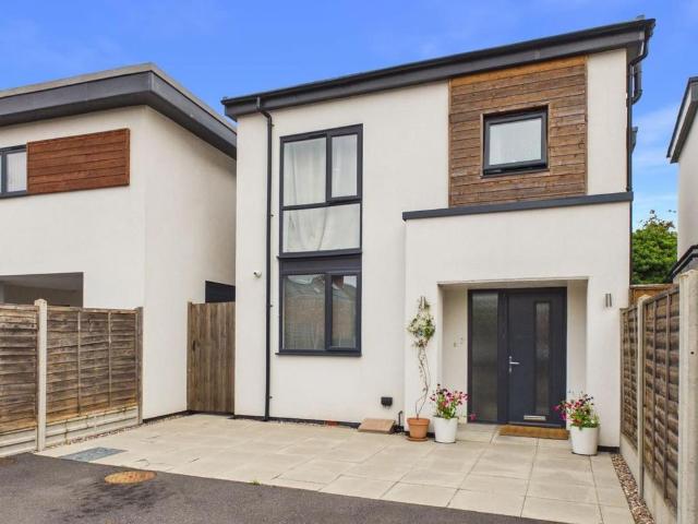 House for sale in Clarendon Park, Leicester