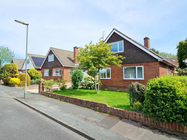 House for sale in Heol-las, Surrey