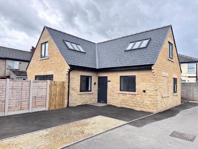 House for sale in Wash, Charlesworth