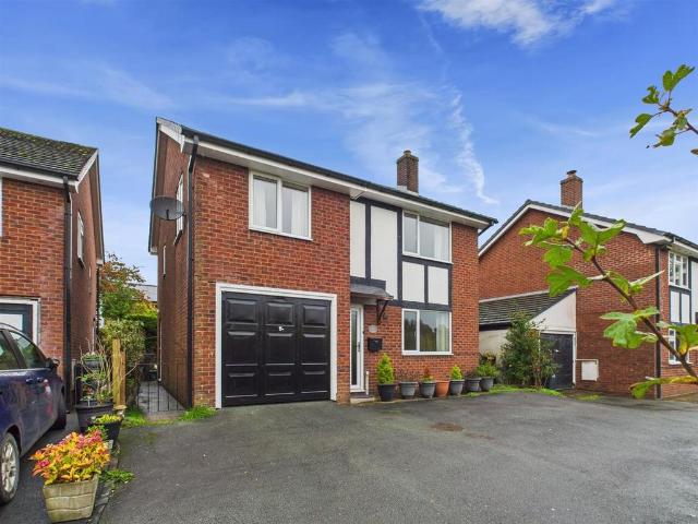 House for sale in Llanfair Caereinion, Wales