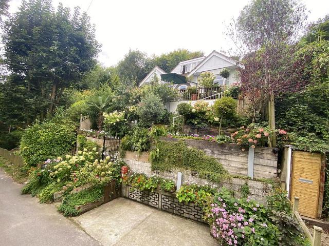 House for sale in Hillview, Surrey
