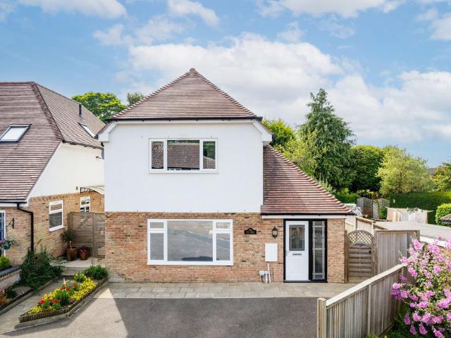 House for sale in Hillview, Surrey