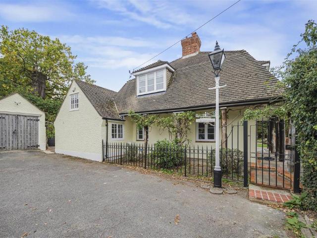 House for sale in West Wickham, Greater London