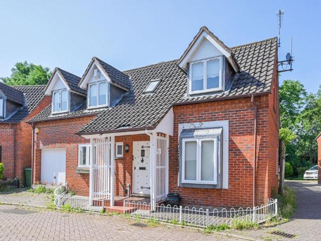 House for sale in Beckton, Greater London