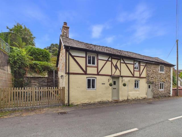 House for sale in Llanfair Caereinion, Wales
