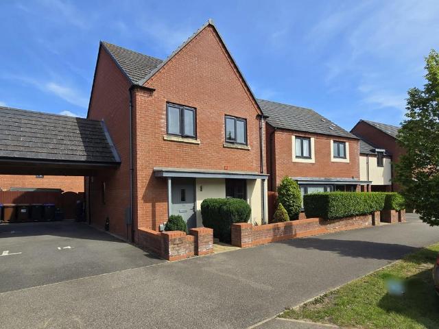 House for sale in Upton