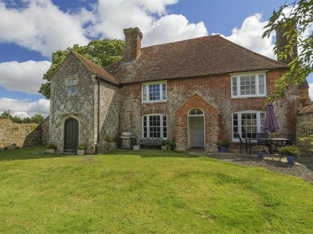 House for sale in Aldington, Bridgefield