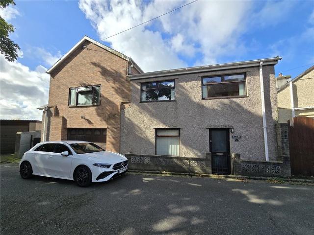 House for sale in Llanllyfni, Pen-y-groes