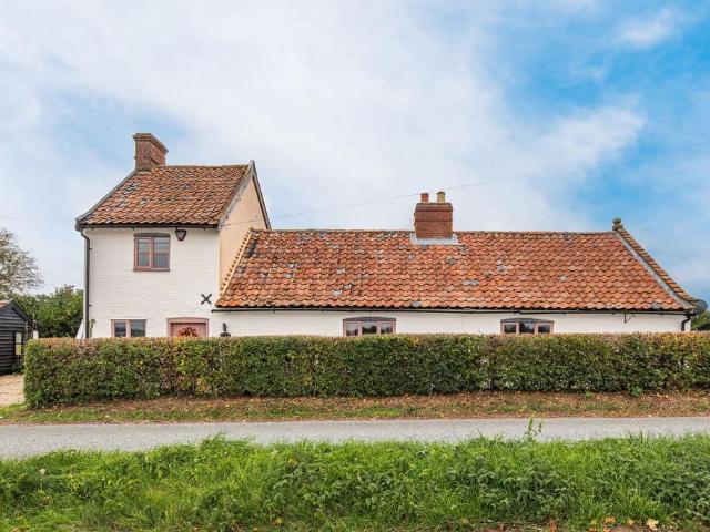 House for sale in Morningthorpe, South Norfolk